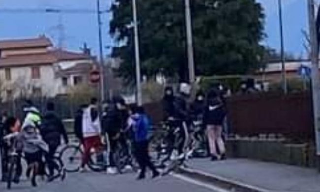 Scuole Chiuse E Ragazzi In Giro Senza Mascherina La Rabbia Del Sindaco