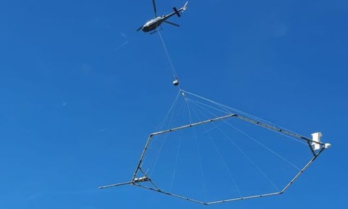 A Caccia Di Nuovi Bacini Idrici Con Una Maxi Antenna Attaccata A Un