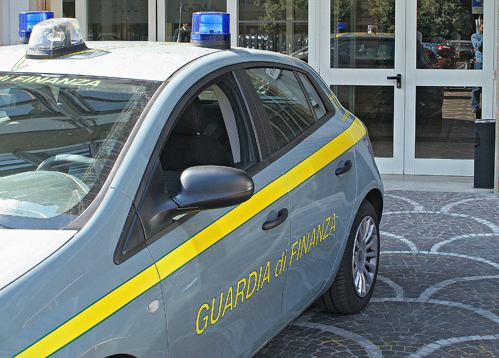 False pentole “made in Italy”, in realtà erano cinesi. Sequestrate in un magazzino a Pontida