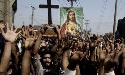 La risposta di pace dei cristiani all'attentato di Karachi