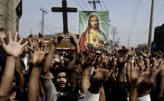 La risposta di pace dei cristiani all’attentato di Karachi