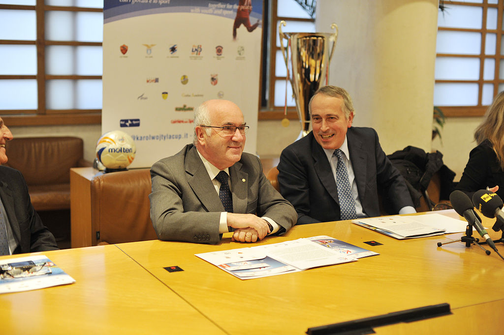 Tavecchio è nella bufera Una gaffe sulle donne nel calcio
