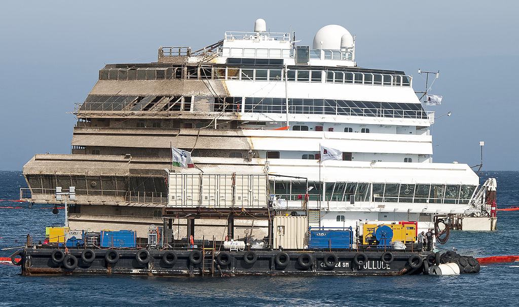 La Costa Concordia è ormeggiata
