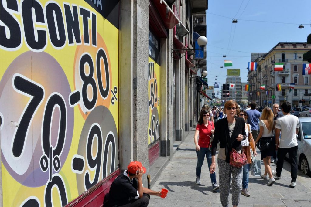 La Lombardia anticipa l’inizio dei saldi estivi: al via sabato 25 luglio