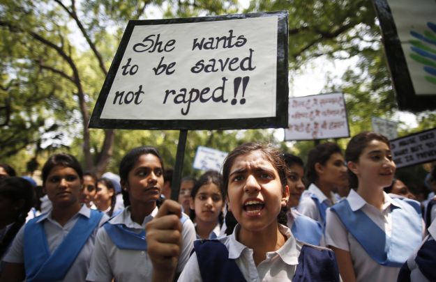 bambina-indiana-morta-stuprata-proteste