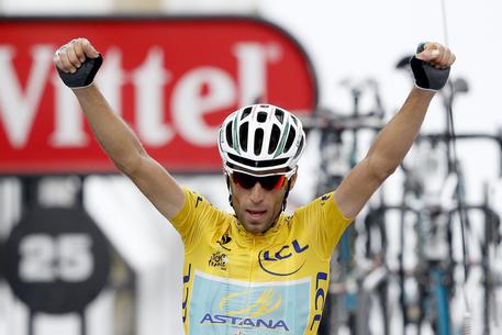Nibali doma il Tour e il pavè