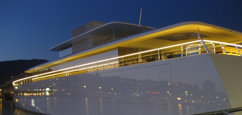 Lo yacht di Steve Jobs a Brindisi Un gigantesco iPad di mare