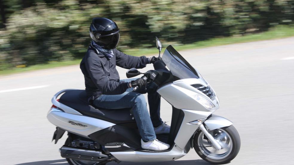 Urta un’auto e fugge: 17enne preso a Sarnico grazie alle telecamere