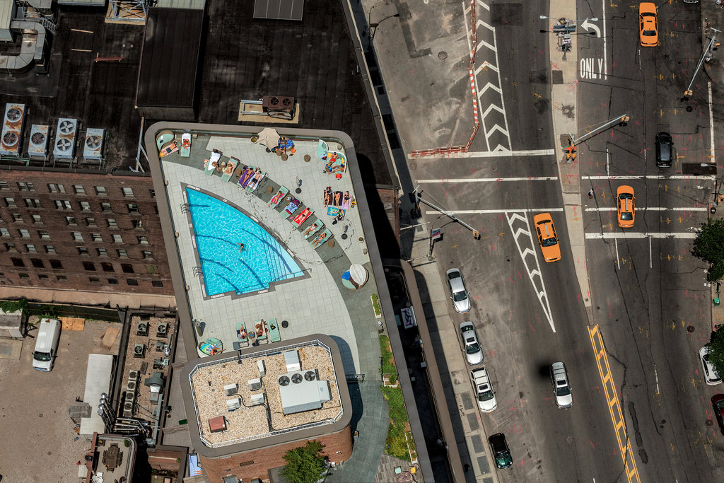 Sui tetti di Manhattan piscine e giardini segreti
