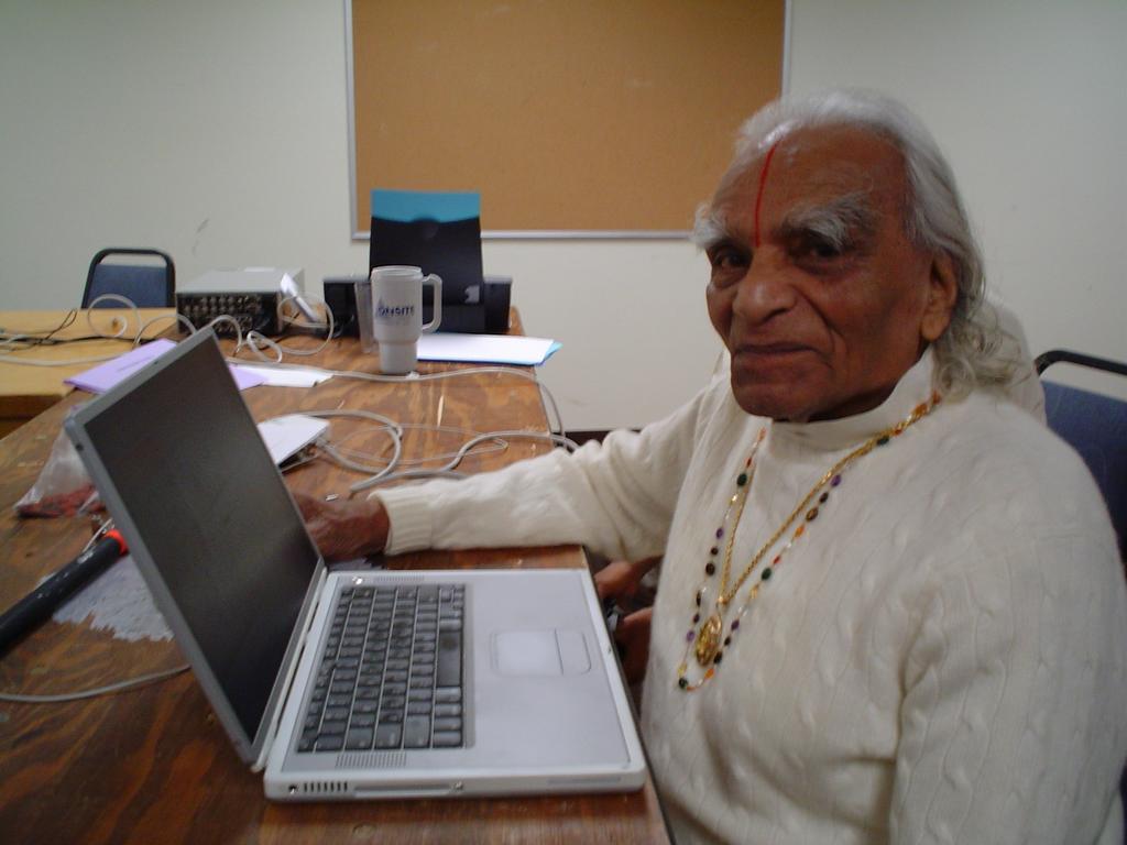 Mr Iyengar is blogging small -773612