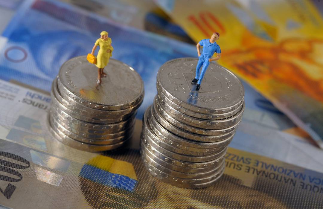 Pagare le donne come gli uomini migliora l’economia (ed è pure ora)