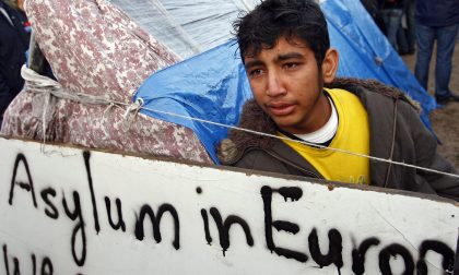 Cosa sta succedendo a Calais dove gli immigrati lottano tra loro