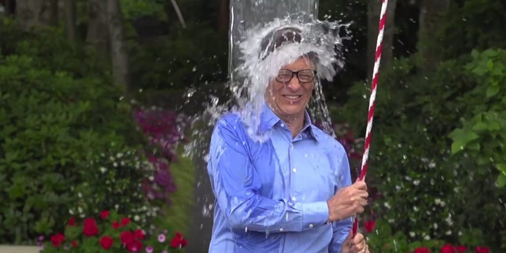 Perché i vip americani si buttano un secchio d’acqua gelata in testa