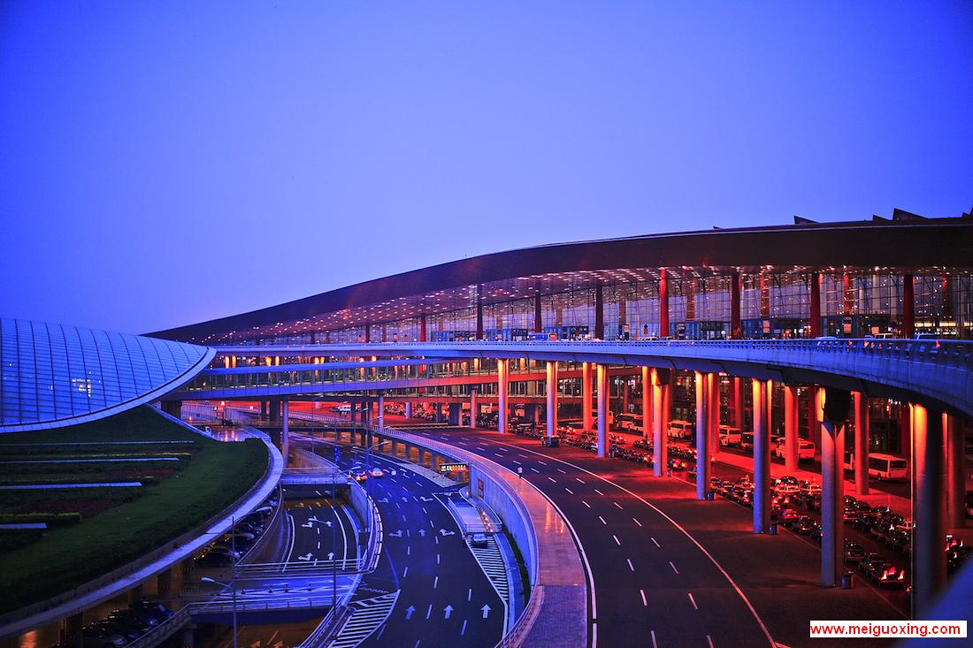 A_night_view_of_Beijing_Capital_International_Airport_Terminal_Three2