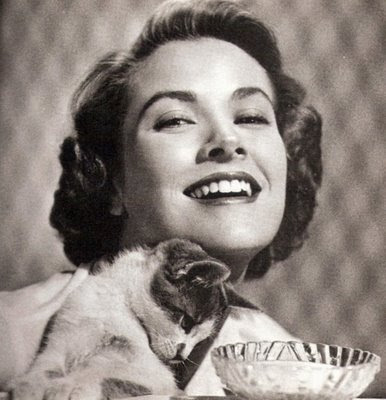 Grace-Kelly-1950s-Hollywood-Cats-via-Photofest