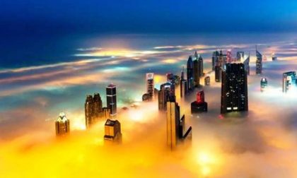 Le sorprendenti foto di Dubai avvolta in un mare di nebbia