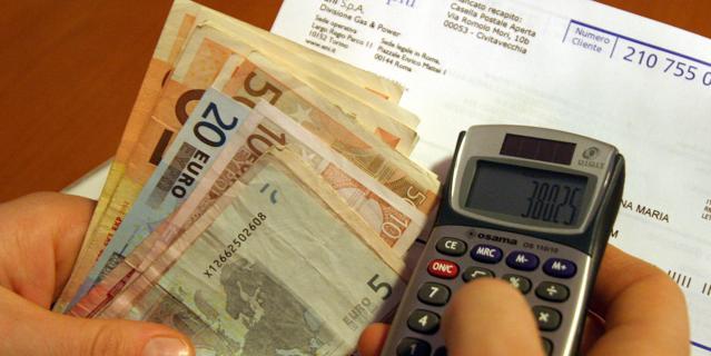 Caro bollette: i consigli di Adiconsum per difendersi dai possibili rincari di luce e gas