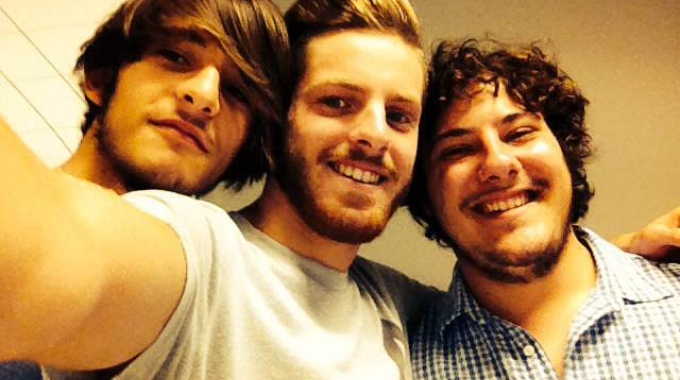 “Caramelle”, storia di tre ragazzi che ci hanno creduto fino in fondo