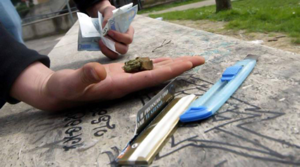 Hashish, un machete e un’accetta: ecco cosa hanno trovato i carabinieri tra San Paolo d’Argon e Montello