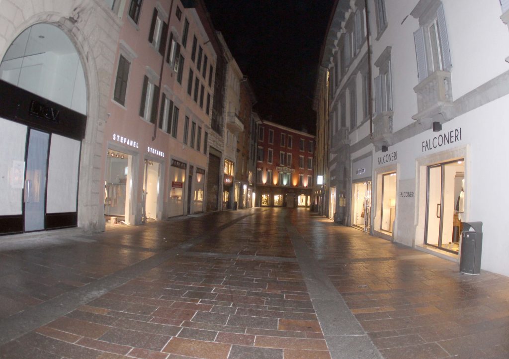 Bergamo, 30 settembre ore 21  il centro è già andato in letargo