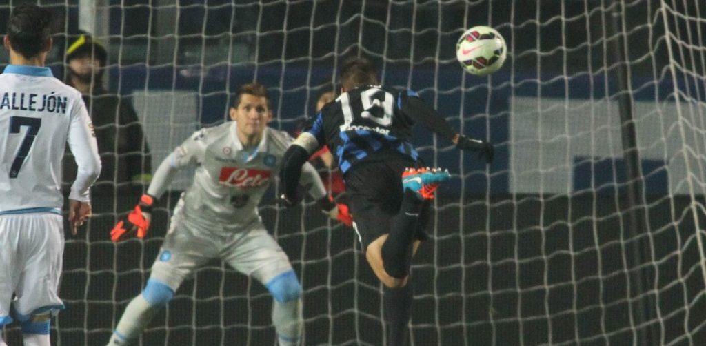 Gol di Denis e Higuain, Sportiello para il rigore: 1-1