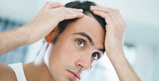 Perché perdiamo i capelli?