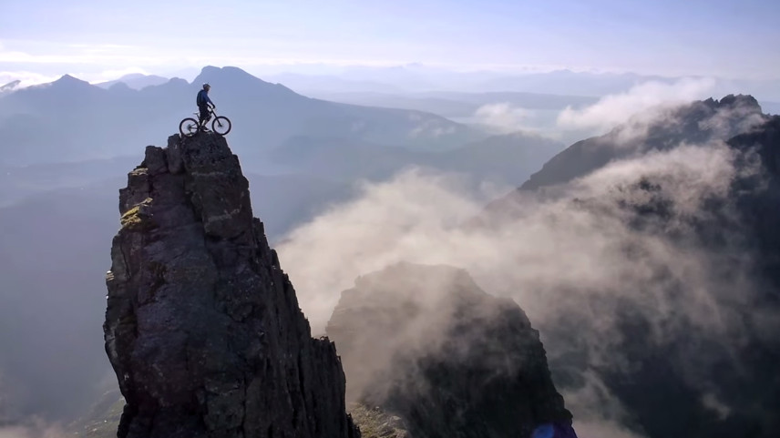 Il video del ragazzo che ha scalato una vetta con la mountain bike