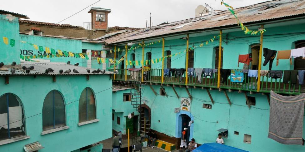 La prigione più assurda di tutte dove far festa è la regola