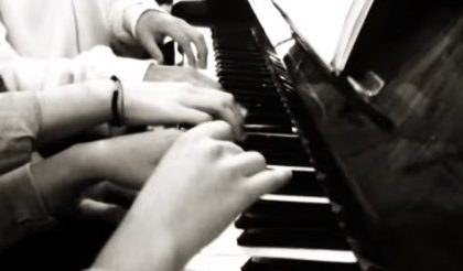 Lucy, il pianoforte di tutti che incanta la stazione di Venezia