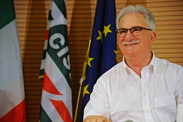 La questione dello stipendio e della pensione di Bonanni