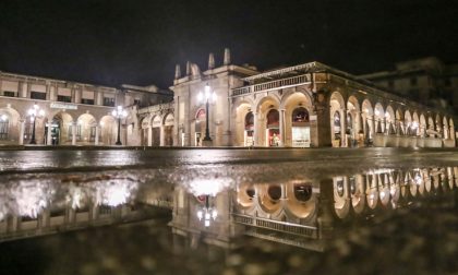 La pioggia a Bergamo di sera (che sembra un po' Venezia)