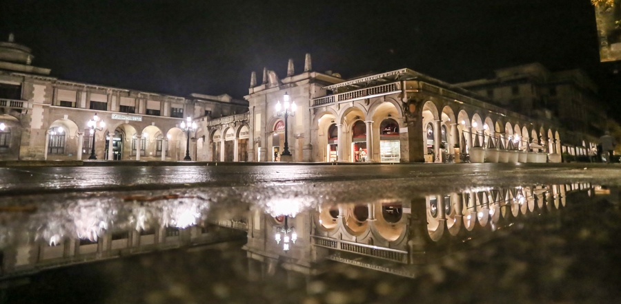 La pioggia a Bergamo di sera (che sembra un po’ Venezia)