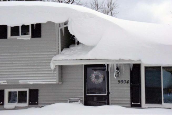 Nevica (tanto) sull’America le immagini in atmosfera natalizia