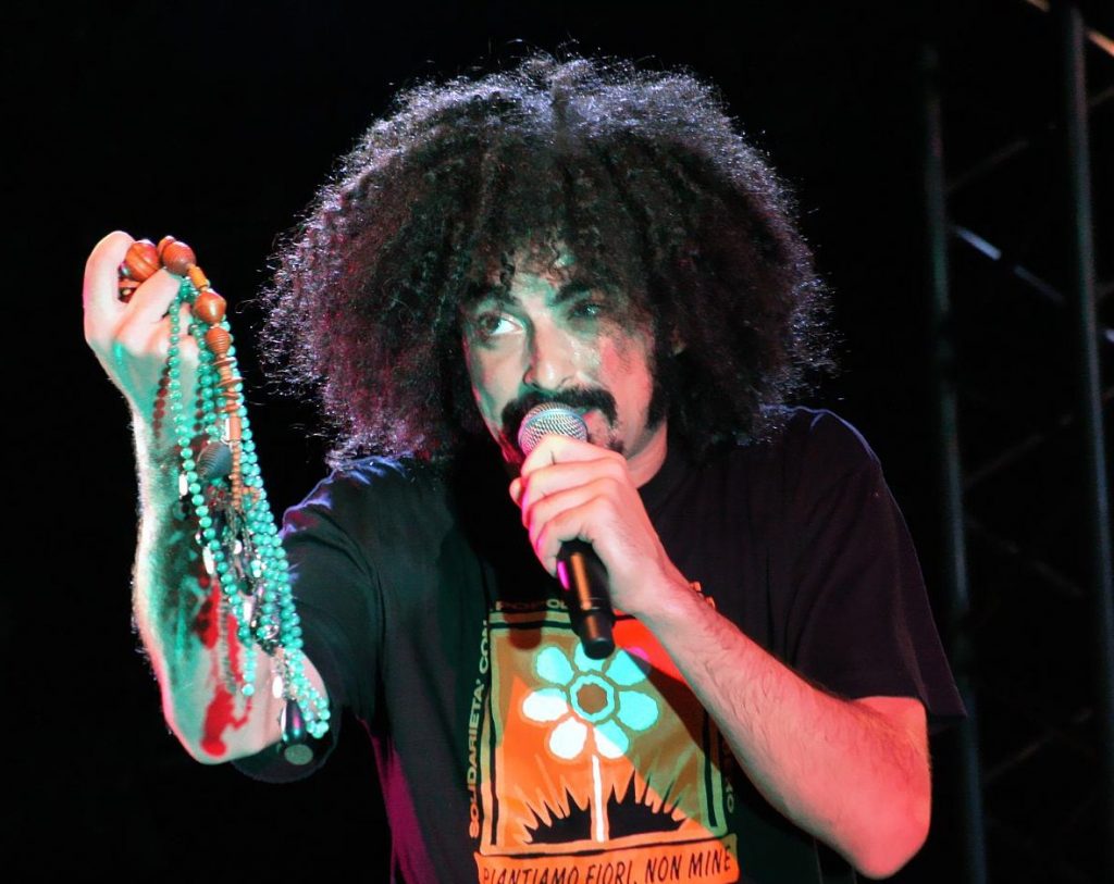 Storia e poesia del Club Tenco che ha premiato anche Caparezza