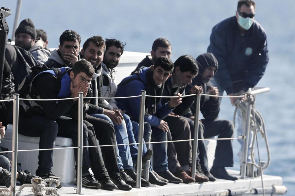 Grecia, nave con 750 migranti arriva a Ierapetra
