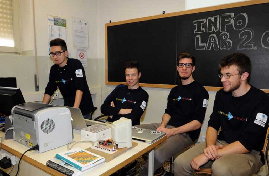 L’Istituto Serafino Riva di Sarnico e i suoi “primi passi nella robotica”