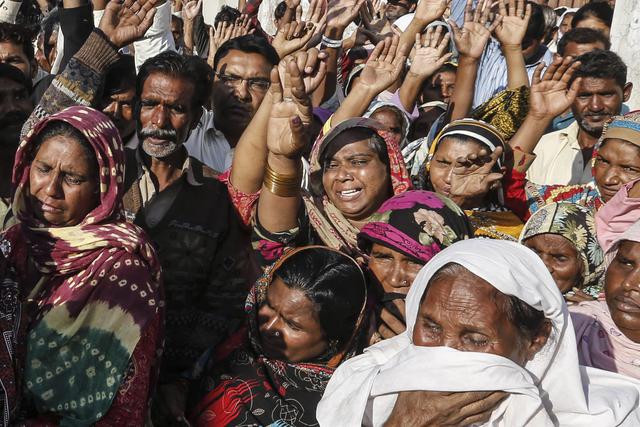 Pakistan, due giovani cristiani bruciati vivi in una fornace