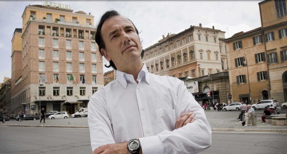 L’uomo che per dieci anni s’è fatto beffa del giornalismo