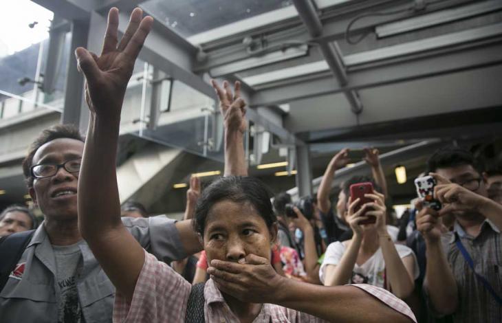 Tre dita che cantano la rivolta E Bangkok oscura Hunger Games