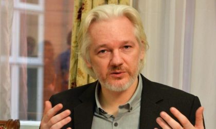 Il ritorno di Assange e Wikileaks contro il "totalitarismo di Google"