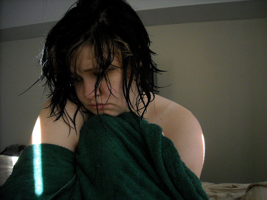 Ecco perché la tristezza dura ben 240 volte più dell’allegria