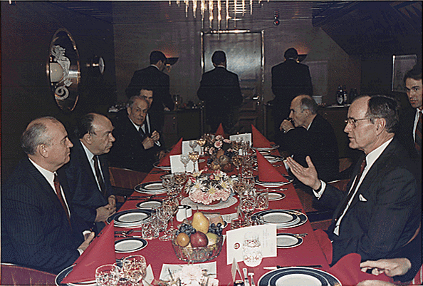 Bush_and_Gorbachev_at_the_Malta_summit_in_1989