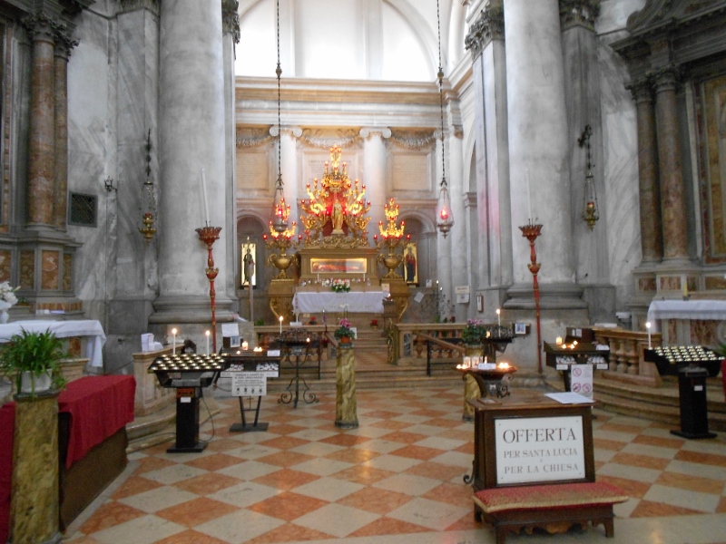 Chiesa interno (800x600)