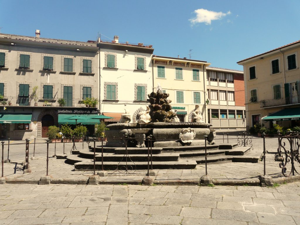 Fivizzano-piazza_medicea2