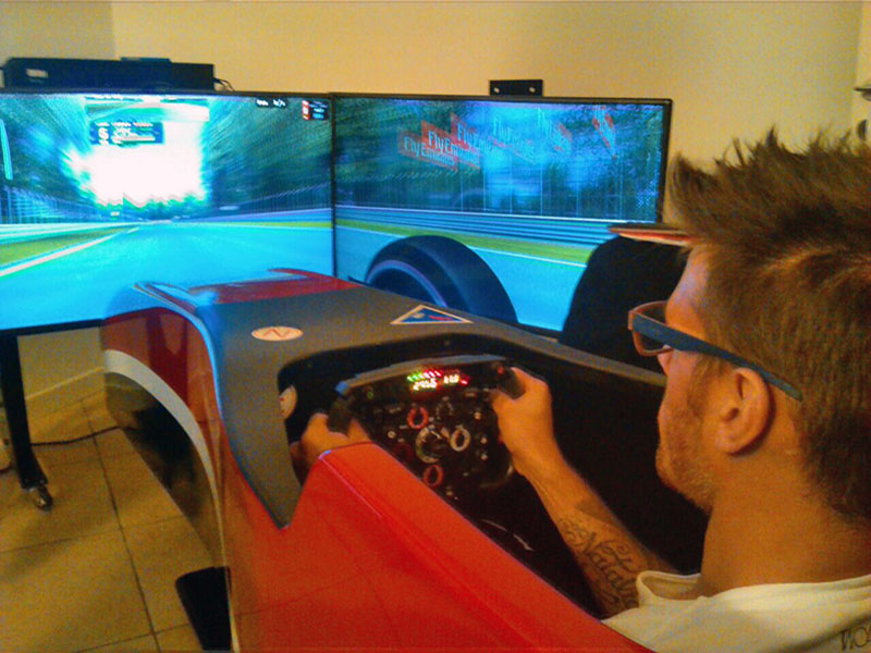 La Ferrari è l’auto da sogno Denis si regala un simulatore