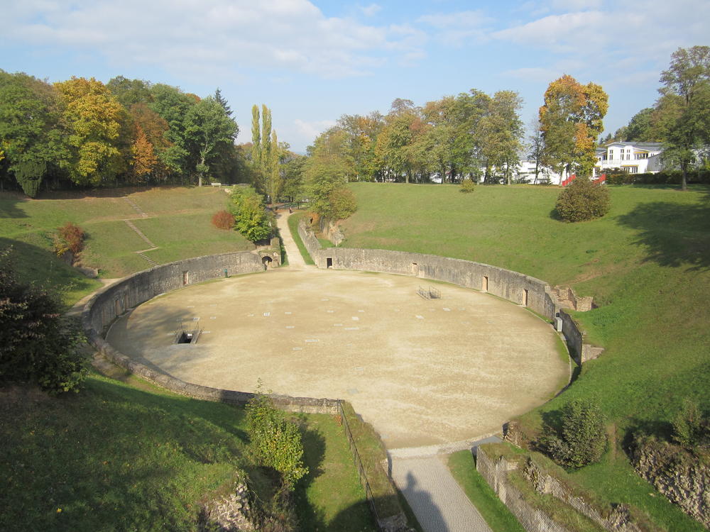 amphitheater-trier-en-treveris-kreisfreie-stadt-trier-the-roman-amphitheatre-in-trier-viewed-from-the-south_2e05ef1be3e5ff1f4be4bb3f9d6791ad_1000_free