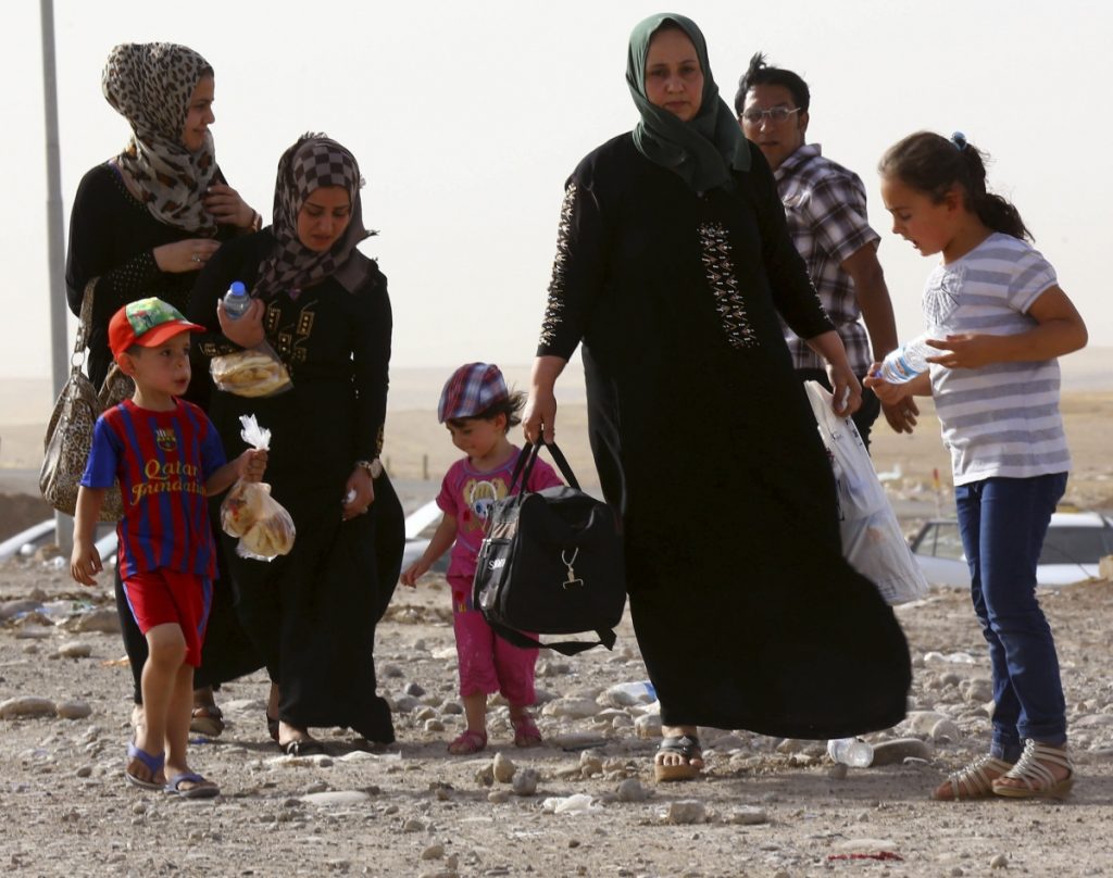 families-flee-iraqs-mosul-after-isis-gains