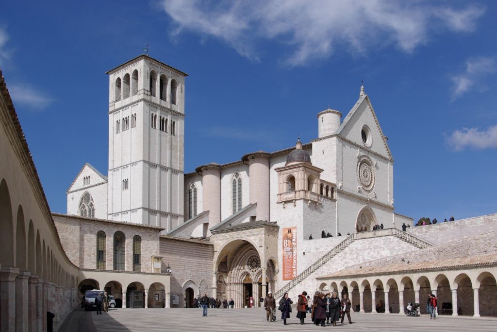 Papa Francesco taglia le diocesi (anche quella dell’altro Francesco)