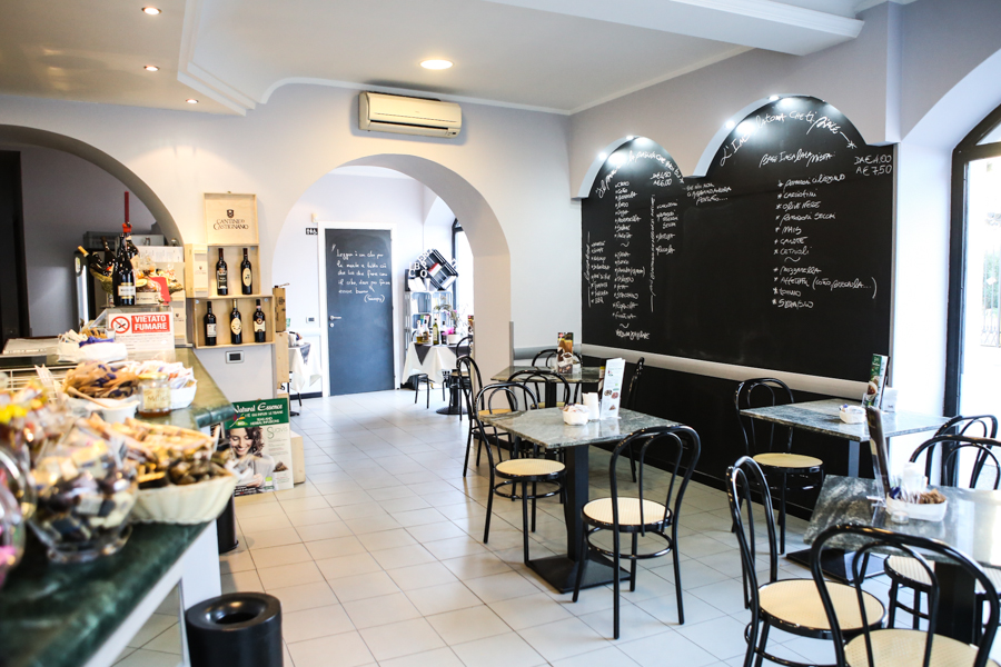 L’Angolo 50 in via Palazzolo Molto di più di un semplice bar