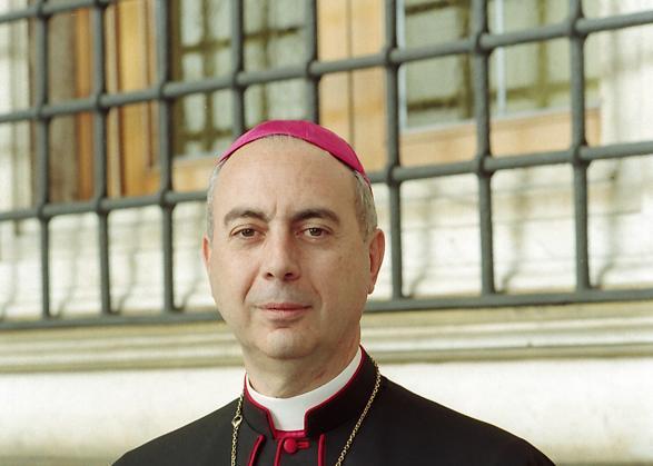 Dominique Mamberti (62), Prefetto della Segnatura apostolica, unico curiale dell'elenco